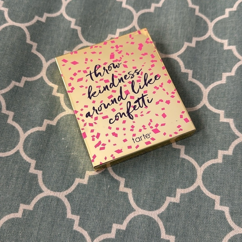 Tarte Limited-Edition Young, Wild & Free Amazonian Clay Palette - Picture 4 of 5